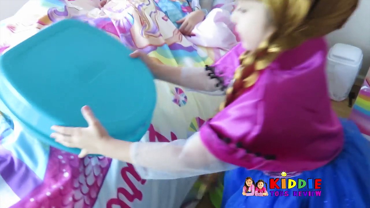 Spiderman FROZEN ELSA vs ANNA POOP PRANK + Dad Eats Poop Nutella Sandwich in Superhero Mov