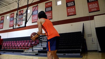 Edinson Cavani en mode basketteur