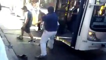 Grosse bagarre entre un chauffeur de bus et un conducteur qui bloque la route