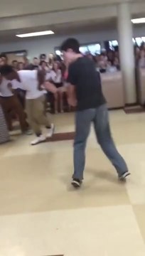 Cette battle de danse ne se termine pas comme prévu... Dingue