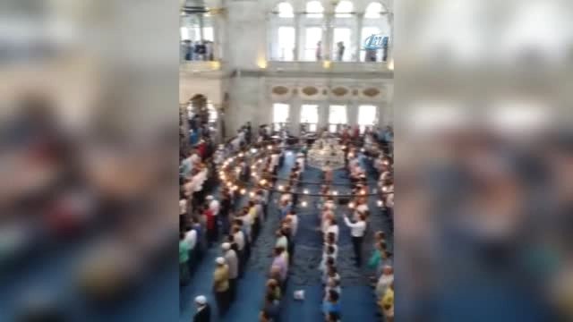 Darbenin Yıl Dönümü İlklere Sahhe Oldu! Namaza Duran Cemaat Hep Bir Ağızdan İstiklal Marşı Okudu