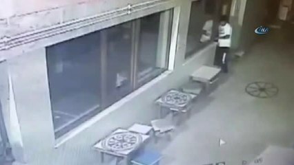 Camiden Ayakkabıları Çalamayınca Çay Ocağını Soydu