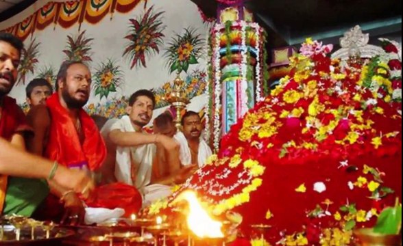 जाने किस और मुह करके घर के मंदिर में करनी चाहिए पूजा और क्या हे घंटी का महत्व