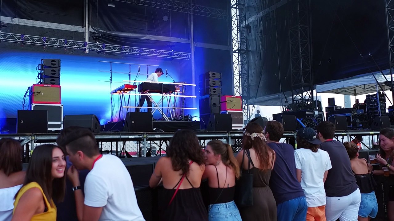 Chaude ambiance au stade François Coty avec le Mi! Festival