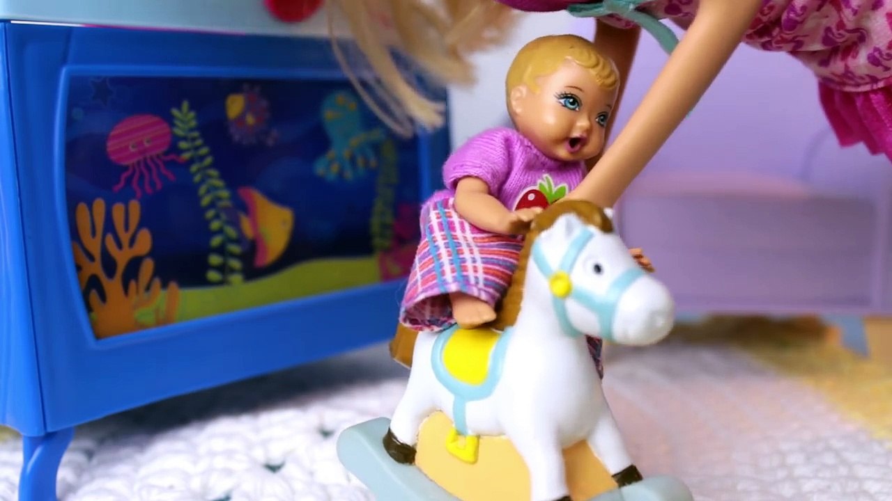 Una y una en un tiene una un en y bebés bañera Niños Inglés para completo divertido bruto en en de Limo vídeos Barbie