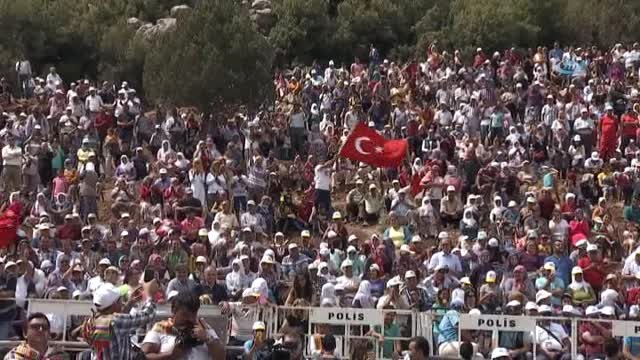 Başbakan Yıldırım: Cumhurbaşkanımızı Şehit Etmeye Gelenlere En Güzel Dersi Sizler Verdiniz.