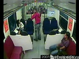 Barcellona, aggredita ragazza in metro