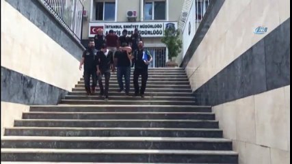 Aracın Önünü Kesip, Yaklaşık 1 Milyon Dolar Çalan Zanlılar Yakalandı