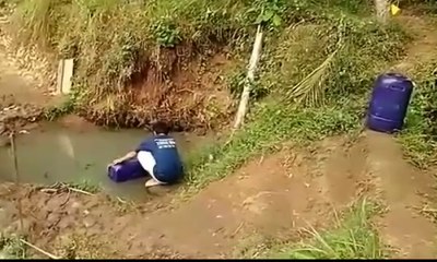 Musim Kemarau Tiba. Warga Konsumsi Air Keruh dari Sawah