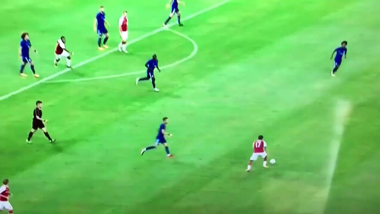 Alexandre Lacazette awful first touch vs Chelsea FC