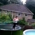 No habrá saltos de mi trampolín en una piscina - Videos de Risa  gratis