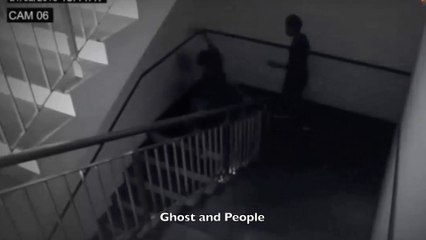 Ghost attacking people! Fantasma atacando pessoas!