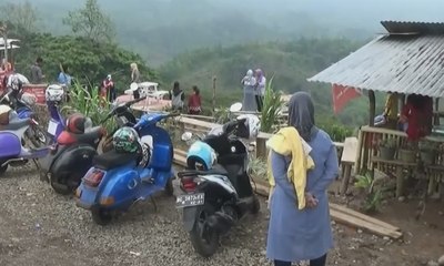 Banyak Warga yang Mengunjungi “Bukit Selfie”