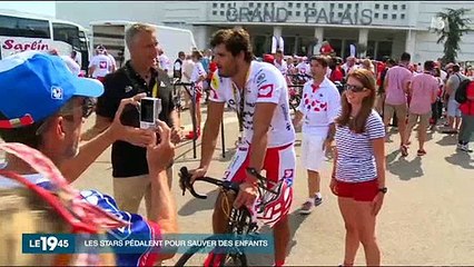 Stéphane Plaza et d'autres stars s'essayent au Tour de France pour la bonne cause... et ce n'est pas gagné ! Regardez