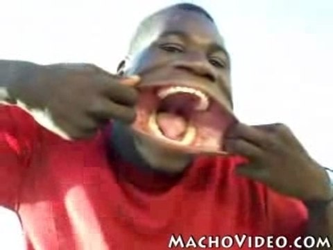 Grosse Bouche truc de fou énorme humour drole insolite