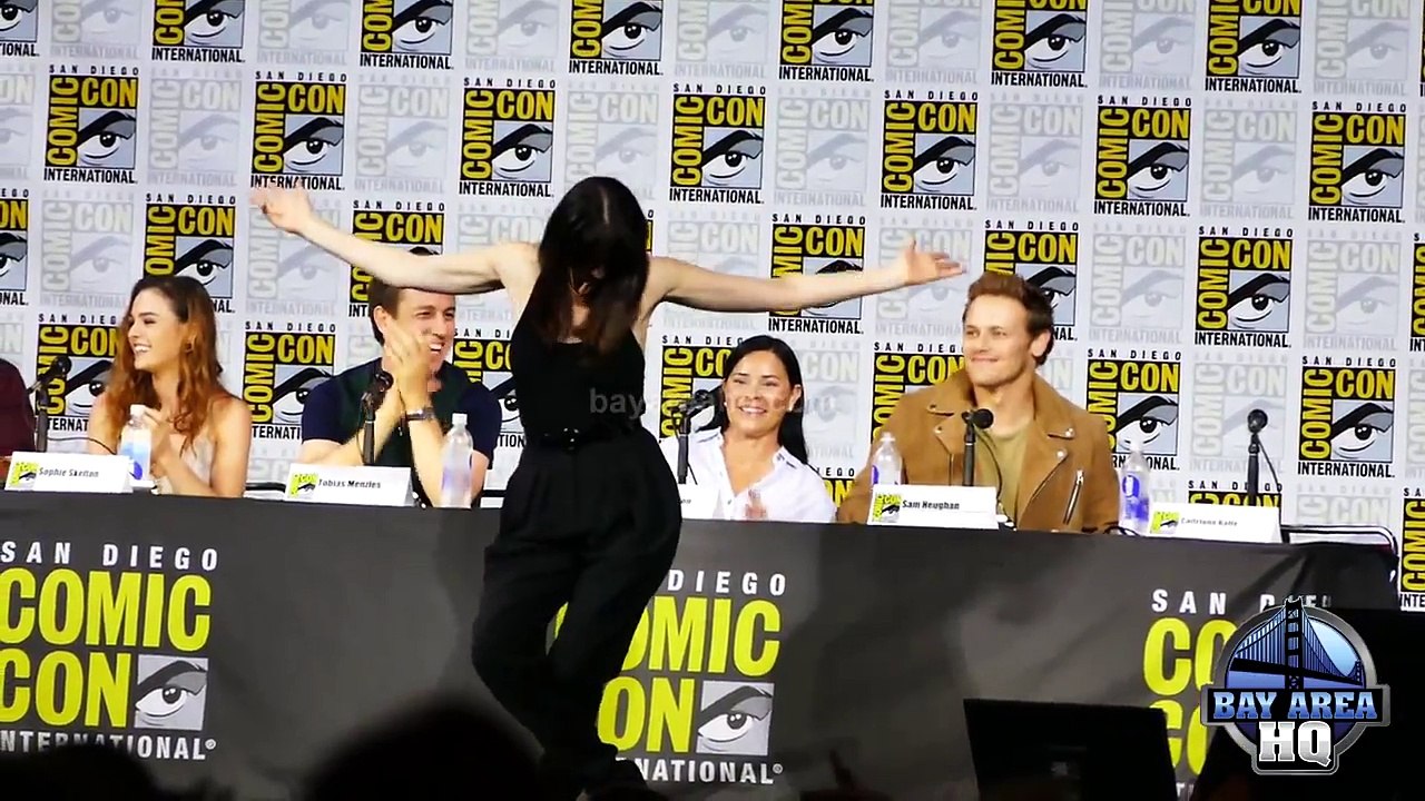 OUTLANDER CAST DANCES AT COMIC CON PANEL !! San Diego Comic Con SDCC 2017