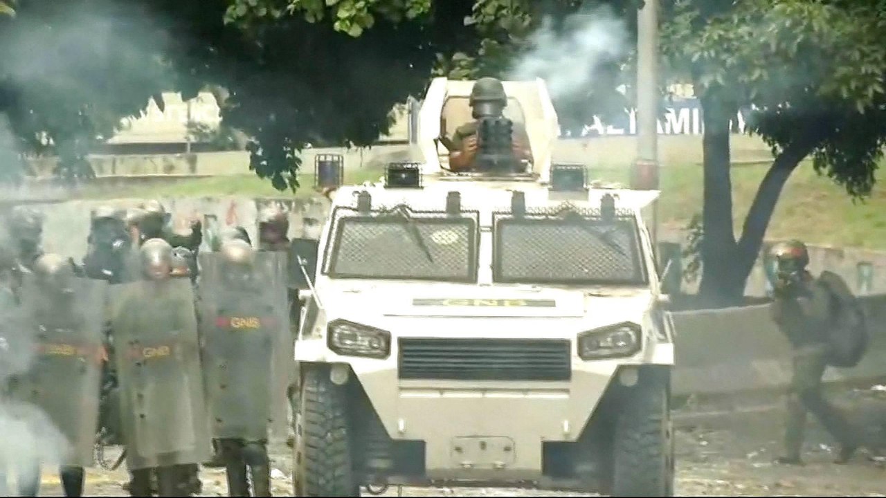 Venezuelans protest Maduro's bid to amend constitution