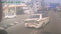 Clueless driver slams into police patrol car