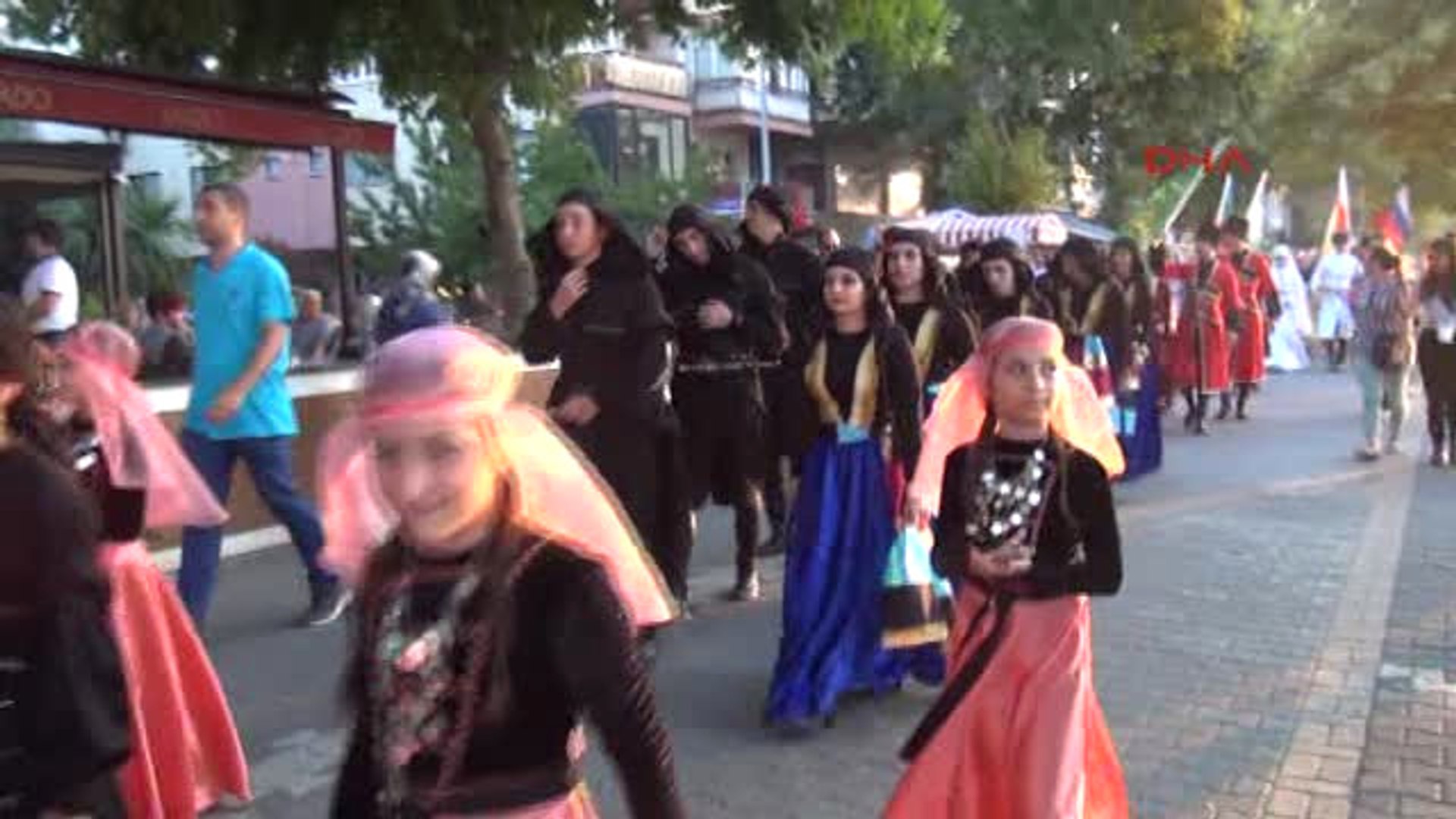 ⁣Yalova 14. Yalova Uluslararası Kafkas Dans ve Müzik Festivali Kortejle Başladı