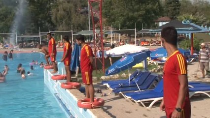 Taciz Timi' Havuz Başında