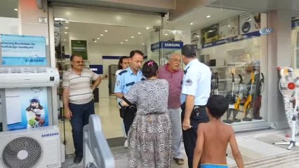 Manavgat'ta Dilenci İki Kadın Ortalığı Birbirine Kattı