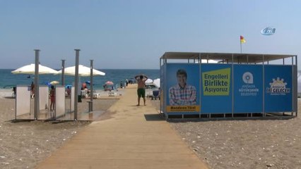 Dünyaca Ünlü Plajda 'Engelsiz' Yüzme Keyfi