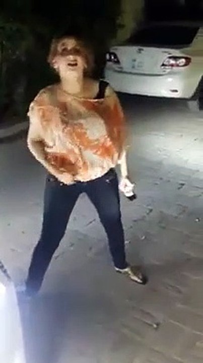 Lahori Girl started dancing On street