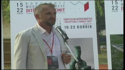 Skulpturat e reja në Korçë - Top Channel Albania - News - Lajme
