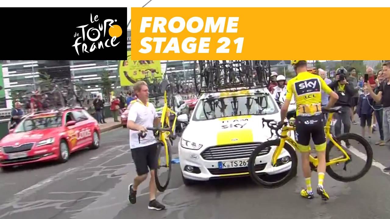 Changement de vélo pour Froome / Froome is changing is bike  - Étape 21 / Stage 21 - Tour de France 2017