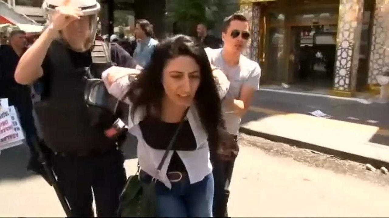 Οργή και συλλήψεις στην Τουρκία για τους φυλακι...