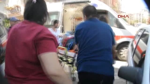 Manisa Kavşakta Otomobil Ile Hafif Ticari Araç Çarpıştı: 2'si Çocuk 8 Yaralı