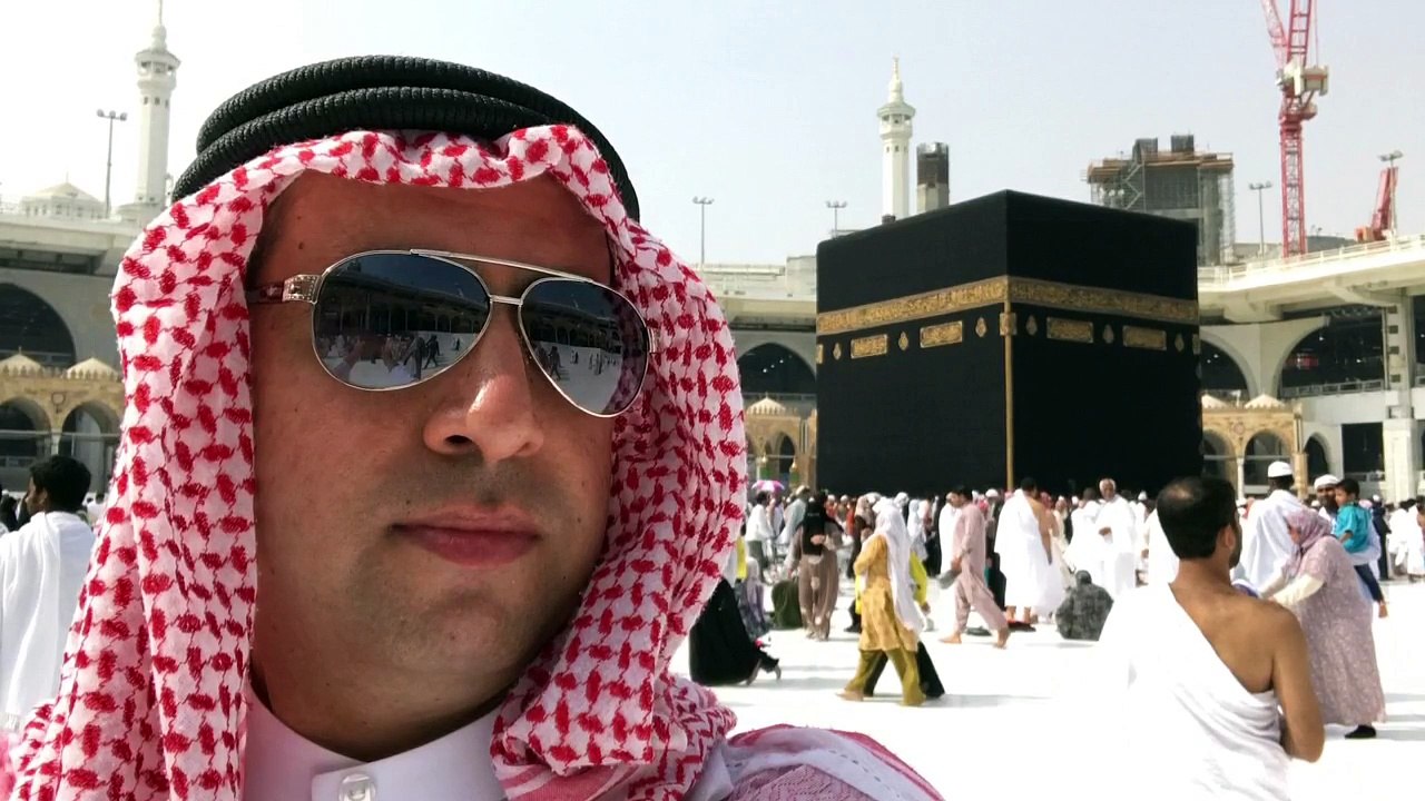 Kabenin minarelerinden yanklanan iste o muthis ezan. HAFIZ METIN DEMIRTAS. ARAP MAKAMI EZAN. AZAN MAKKAH SHEİKH ALİ MULLA. Hicaz makami ezan Kabe ezani. Azan Makkah. Azan Masjid Al Haram. Kabe müezzini taklit Seyh Ali Mulla. Sheikh Ali Mullah Makkah azan
