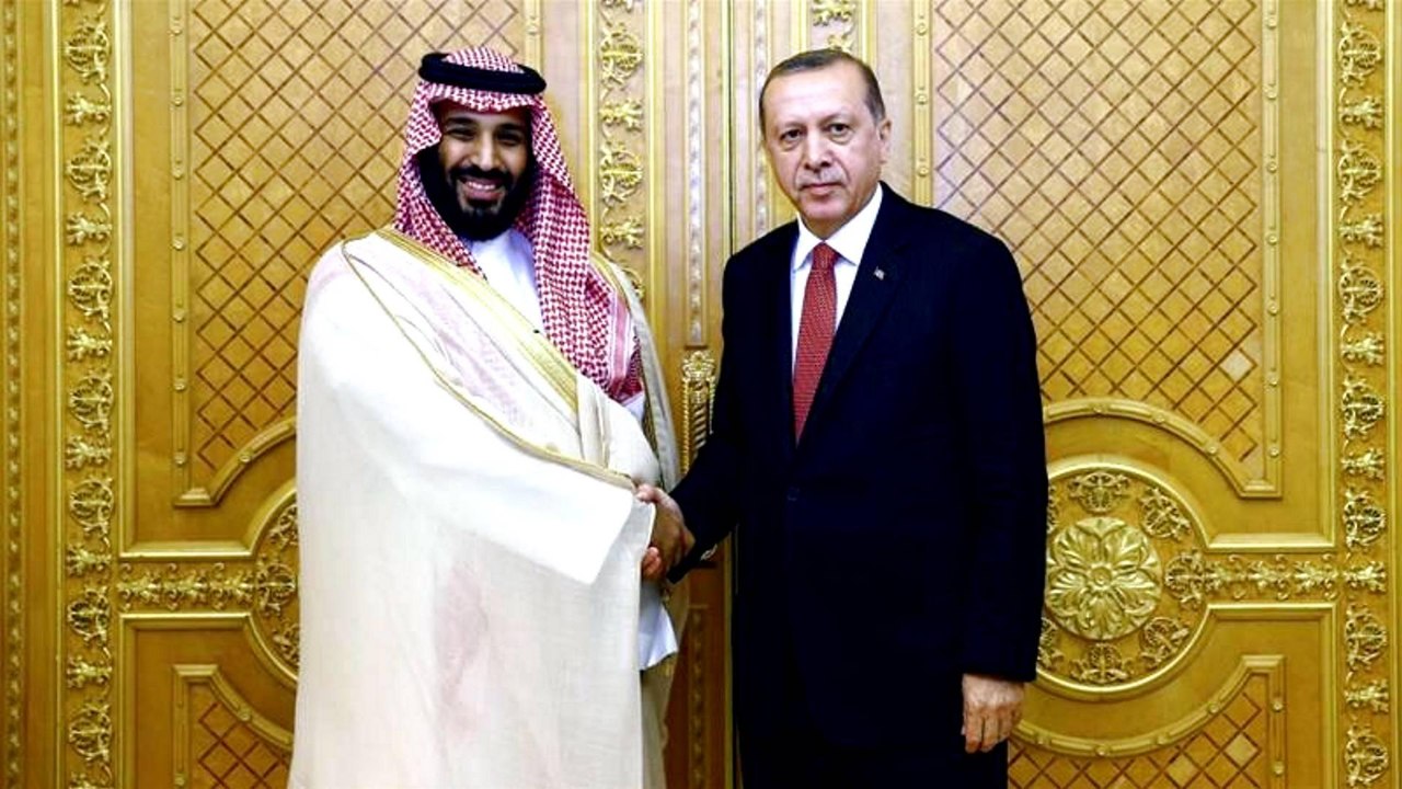 Turkey's Erdogan urges Saudi to play main role in solving Gulf crisis