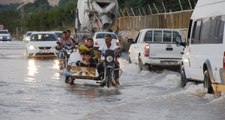 Bu Manzaranın Nedeni Yağış Değil! Mardin'de Su Şebekesi Patladı, Yollar Göle Döndü