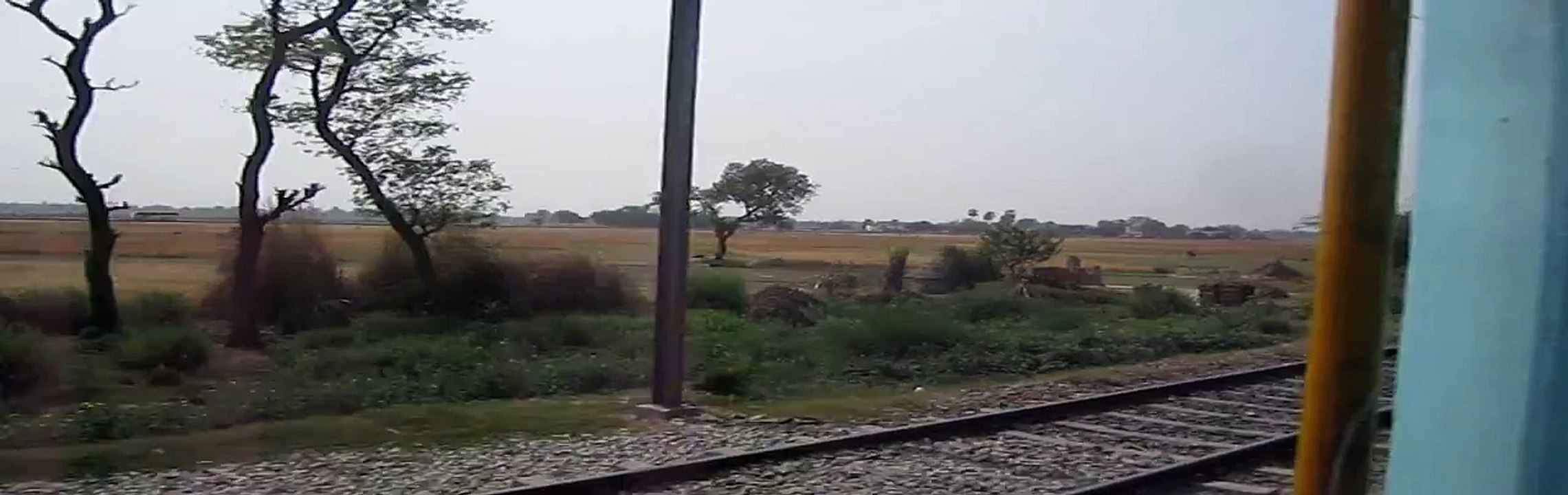 GD WDM-3A blasting past stationary KTE WDG-3A at Ekma on NER