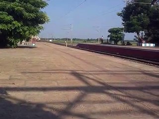 8410 Down Sri Jagannath Express in full fury at Bhogpur.3gp