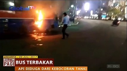 Tanki Bocor, Sebuah Metro Mini Ludes Terbakar di Bundaran HI