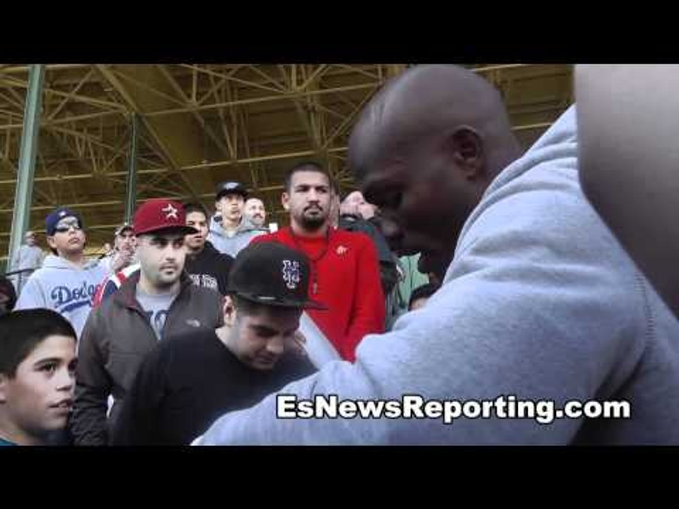 tim bradley chills with fans