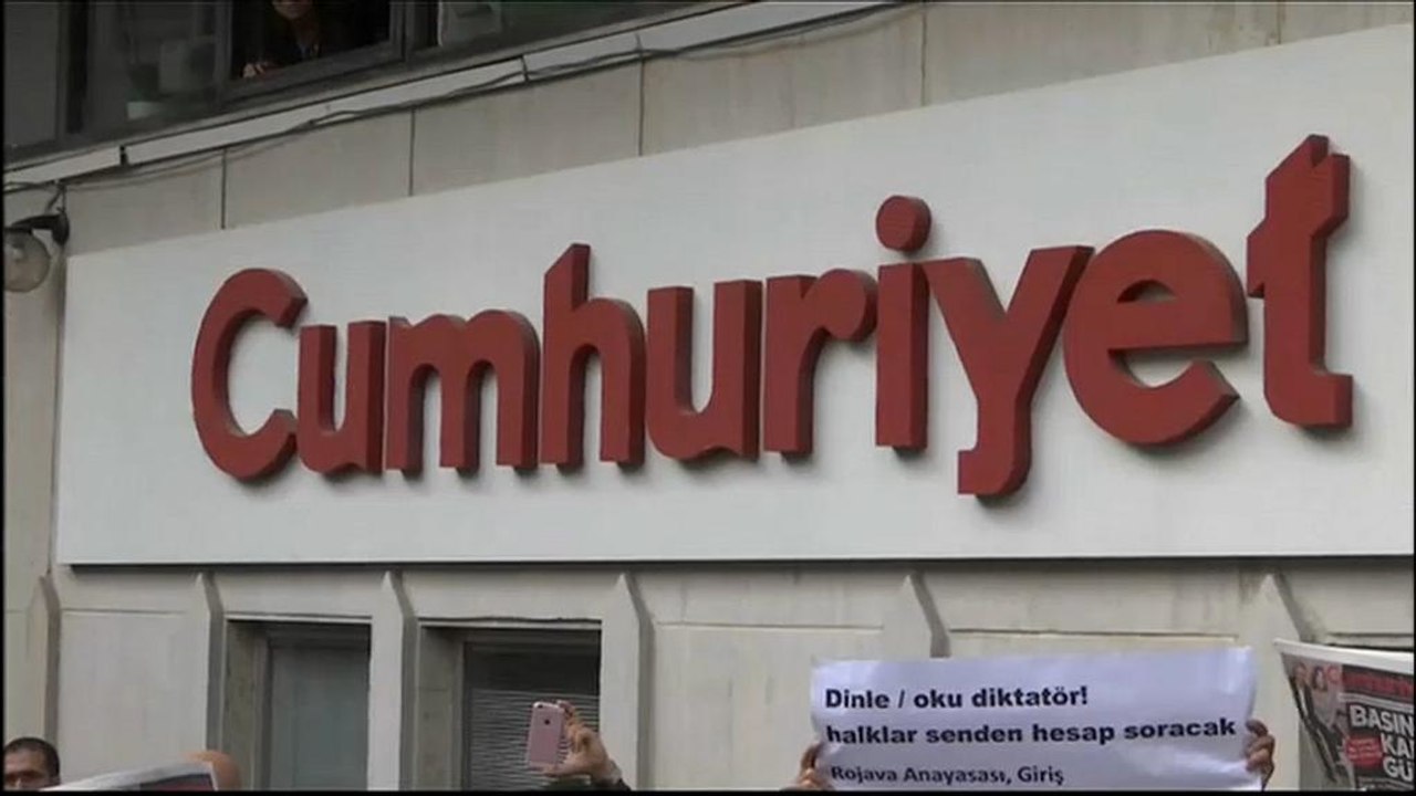 Prozess gegen 'Cumhuriyet'-Mitarbeiter beginnt
