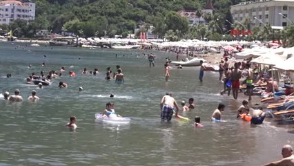 Marmaris'te Sıcaktan Bunalanlar Plajları Doldurdu