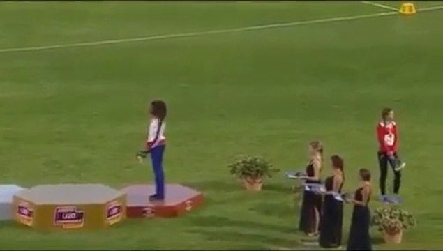 L'organisation joue le mauvais hymne, l'athlète biélorusse médaille d'or vexée descend du podium