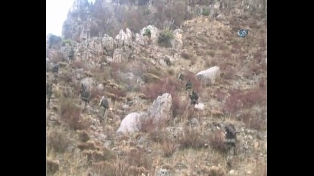 Asker taşıyan sivil araca hain saldırı: 1 askerimiz şehit, 2 askerimiz yaralı