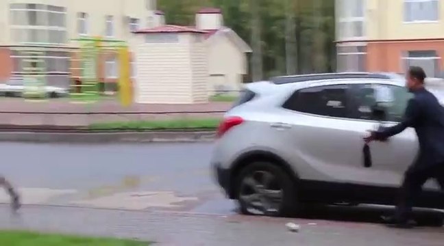 Elle veut détruire la voiture de son ex et se plante de voiture