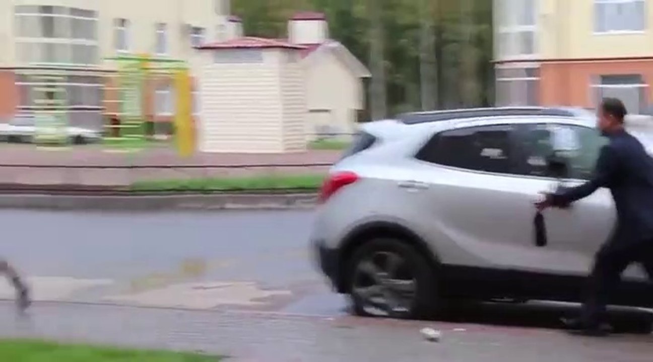 Elle veut détruire la voiture de son ex et se plante de voiture