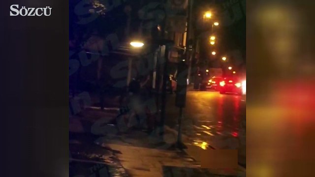 Otobüs durağında kimseye aldırmadılar