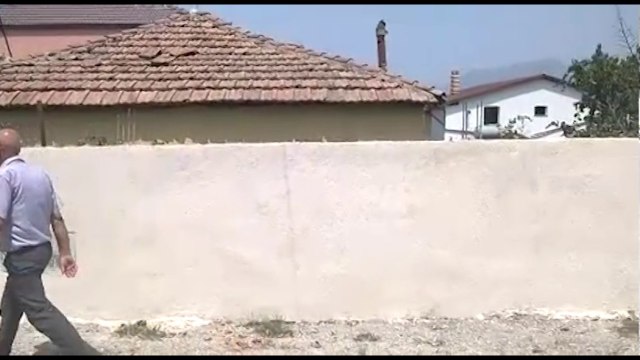 Ora News - Bathore, djali vret të atin polic dhe plagos të ëmën