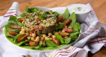 طريقة عمل سلطة الفريكة بالفيديو