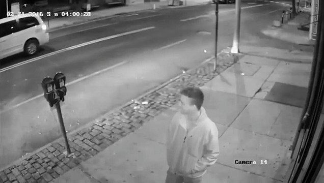 Instant Karma pour un mec bourré qui tentait de quitter son taxi sans payer