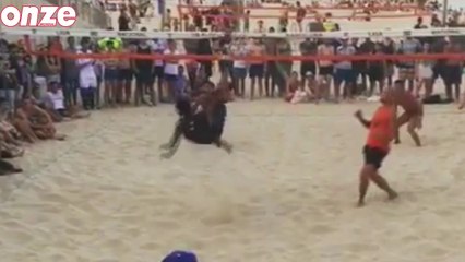 Ronaldinho s'amuse au Footvolley