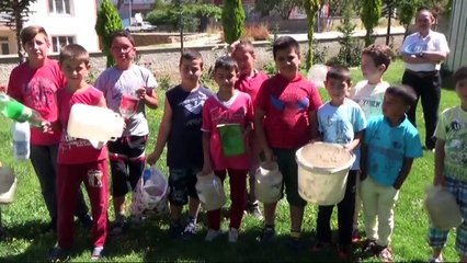 Öğrenciler Camileri İçin Pet Şişe Topluyor